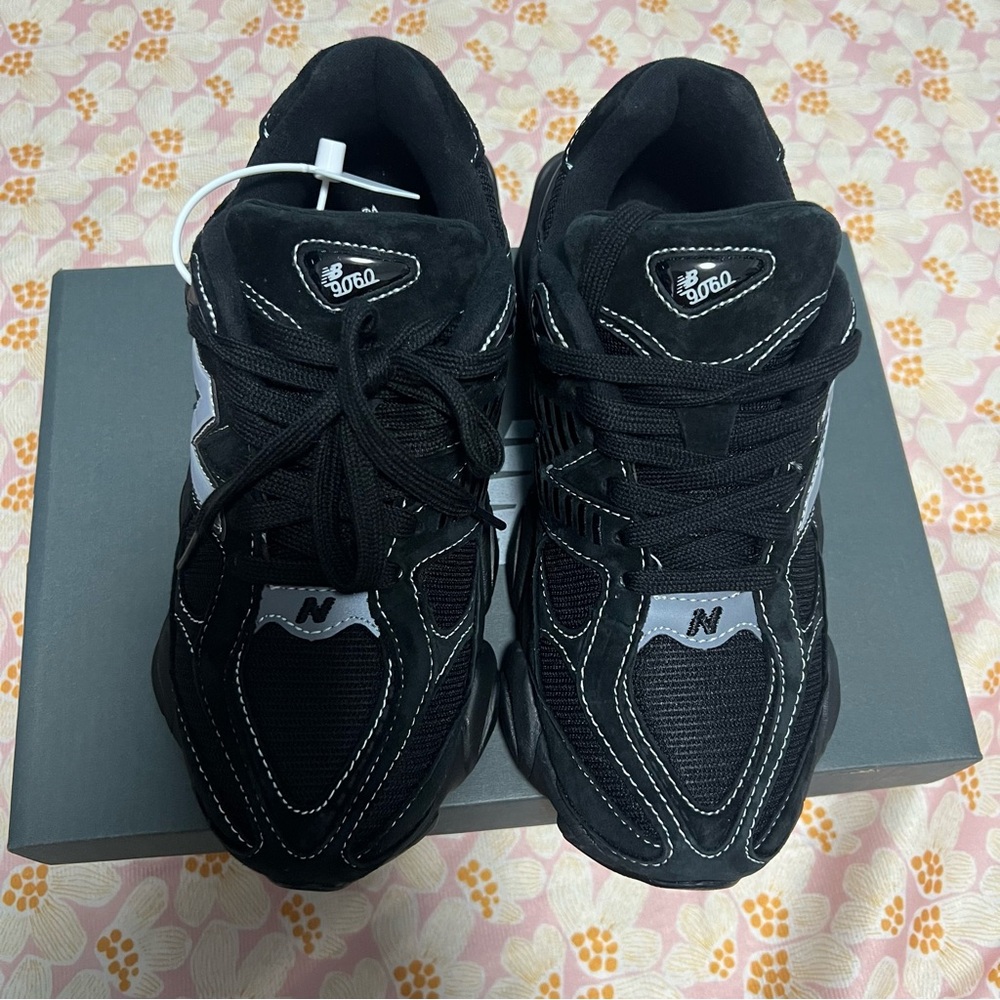 New Balance All Black Breathable Thick-Soled Sneakers